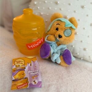 Disney Store Winnie the Pooh Hunny Hugs Mystery Plush (Opened)